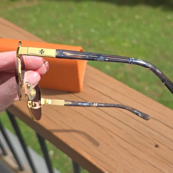 Tory Burch polarized sunglasses - Picture 3 of 9